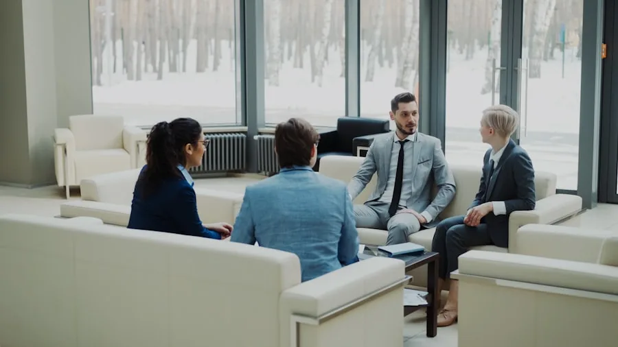 Zakenpartners in overleg in een moderne kantoorruimte